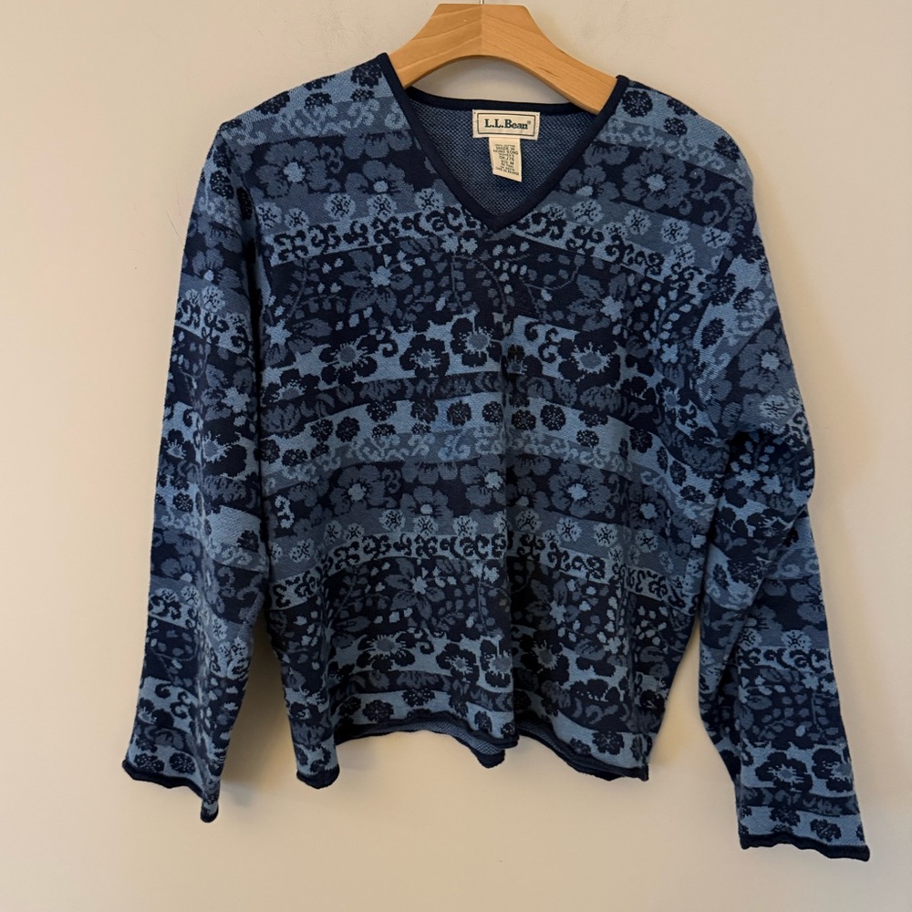 L.L Bean blue pattern v neck cotton long sleeve sweater. S/M